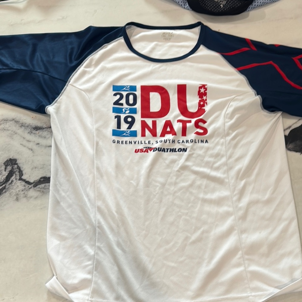 2XU White and Blue Short Sleeve Tee